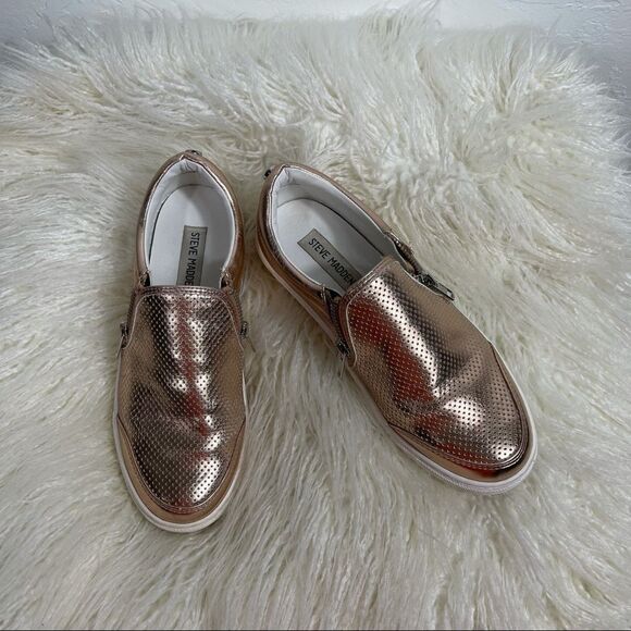 Steve Madden Ellias Rose Gold Slip On Sneakers - Picture 3 of 9